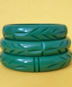 Accessories Bow & Crossbones Elsie Carved Fakelite Bangle - Green