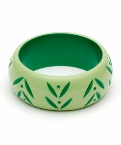 Splendette Wide Spring Carved Bangle