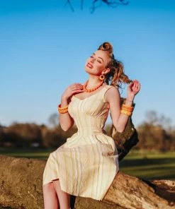 Splendette Narrow Carved Bangle - Honeysuckle