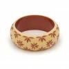 Splendette Wide Carved Bangle - Lait 1 Splendette Wide Carved Bangle - Lait