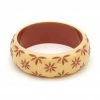 Splendette Wide Carved Bangle Duchess - Lait