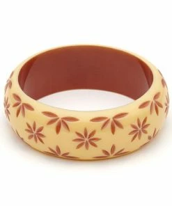Splendette Wide Carved Bangle Duchess - Lait