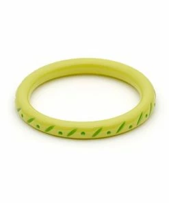 Splendette Narrow Carved Bangle - Zest