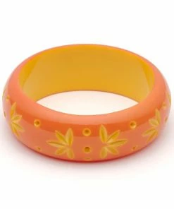 Splendette Wide Carved Bangle Duchess - Freesia